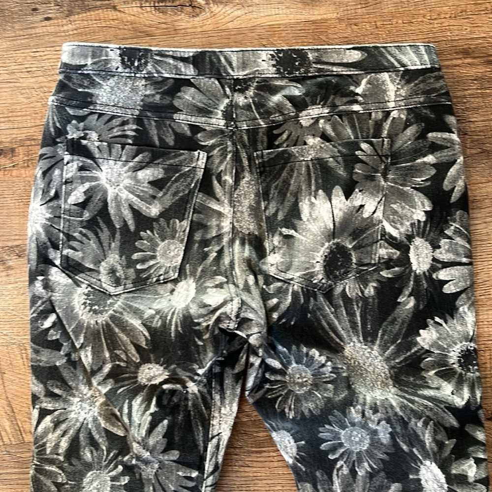 HUE Legging Size Small - Picture 3 of 4